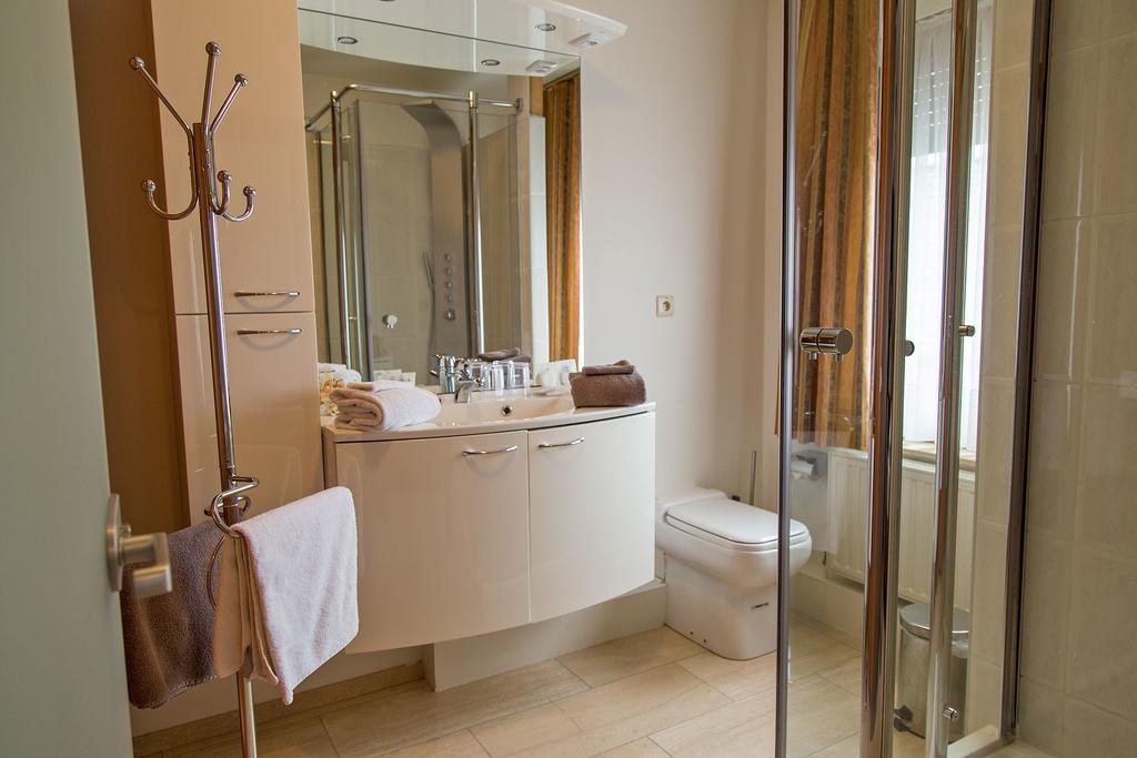 Hotel Wilgenhof Маасейк Екстериор снимка